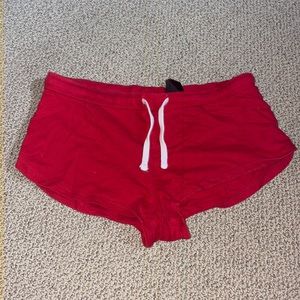 Divided red lounge shorts